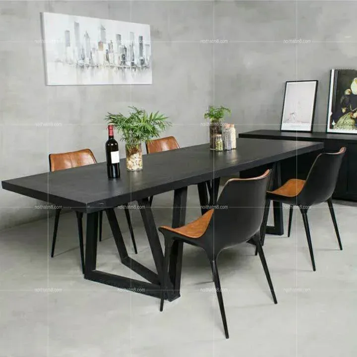 Bàn ăn gỗ tự nhiên kiểu dáng nhã nhặn, lịch sự M8-4084