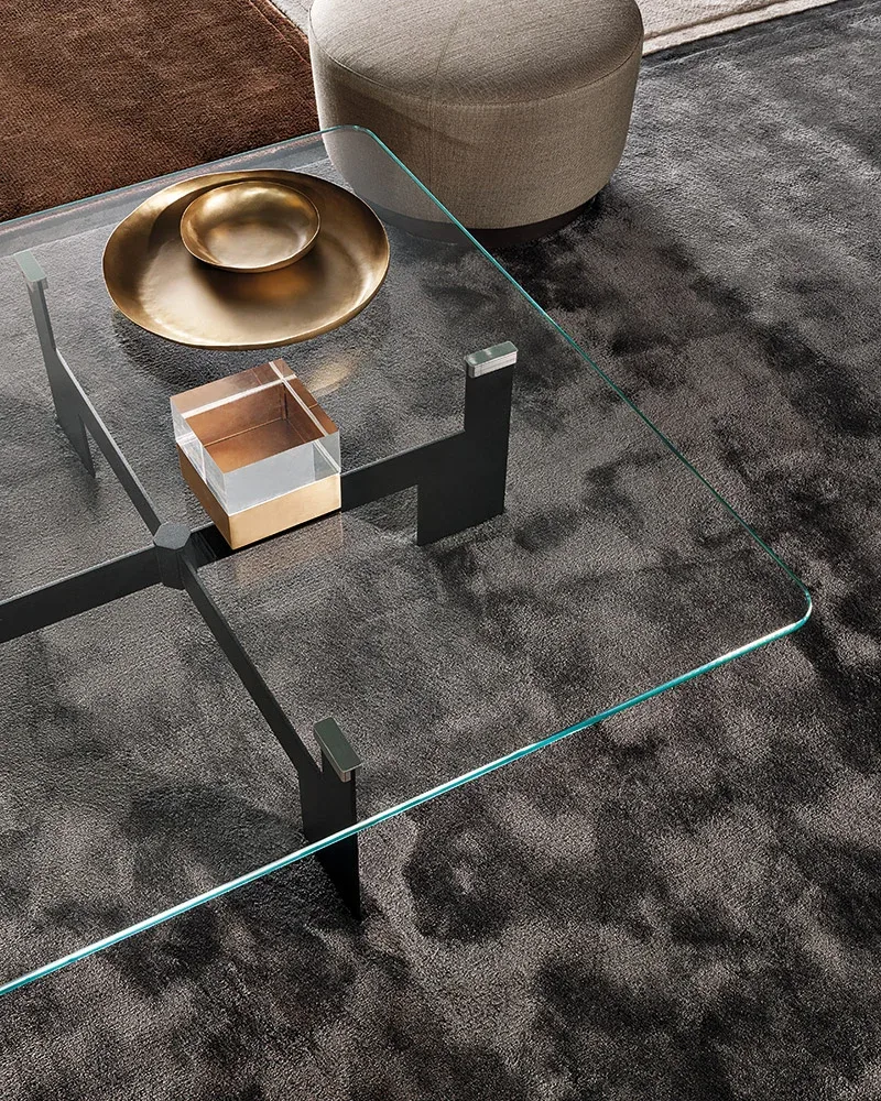 Bàn trà mặt kính trong hoặc xám khói đế kim loại đen M8-I275