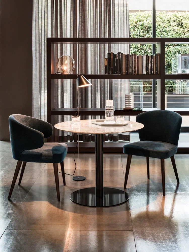 Bàn ăn bistro tròn chân ống kim loại mặt đá Calacatta M8-I580